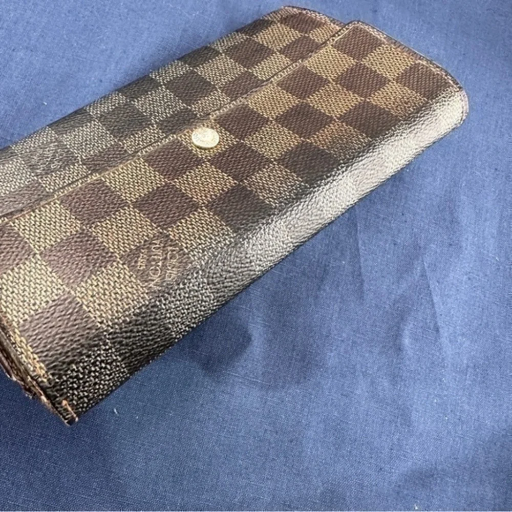AUTHENTIC Louis Vuitton wallet. Damier Graphite Canvas.